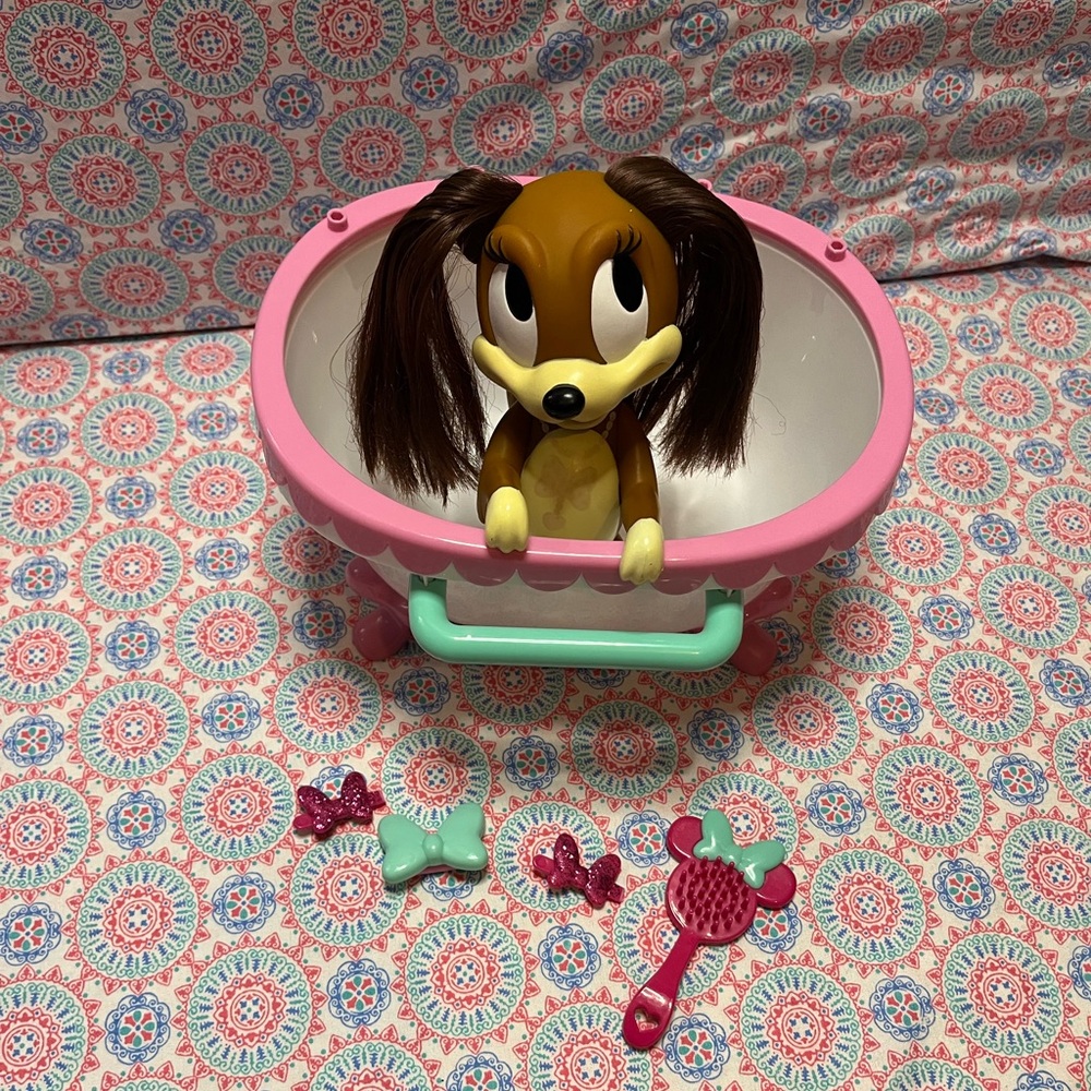 🌟❣️4/$10❣️🌟Disney Fifi color change dog doll w/tub & accessories